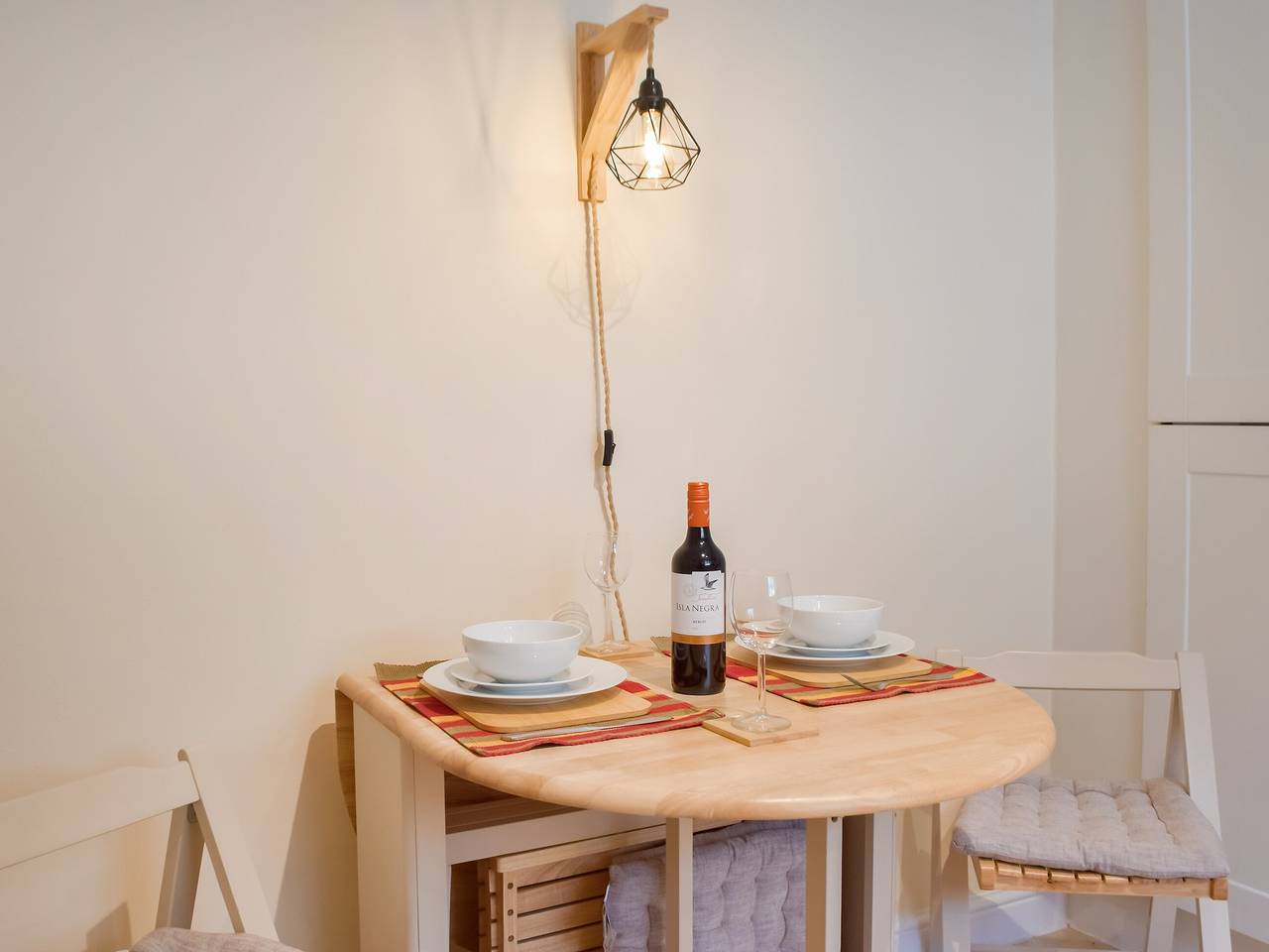 Morwood Cottage in Porthcawl, Bridgend region
