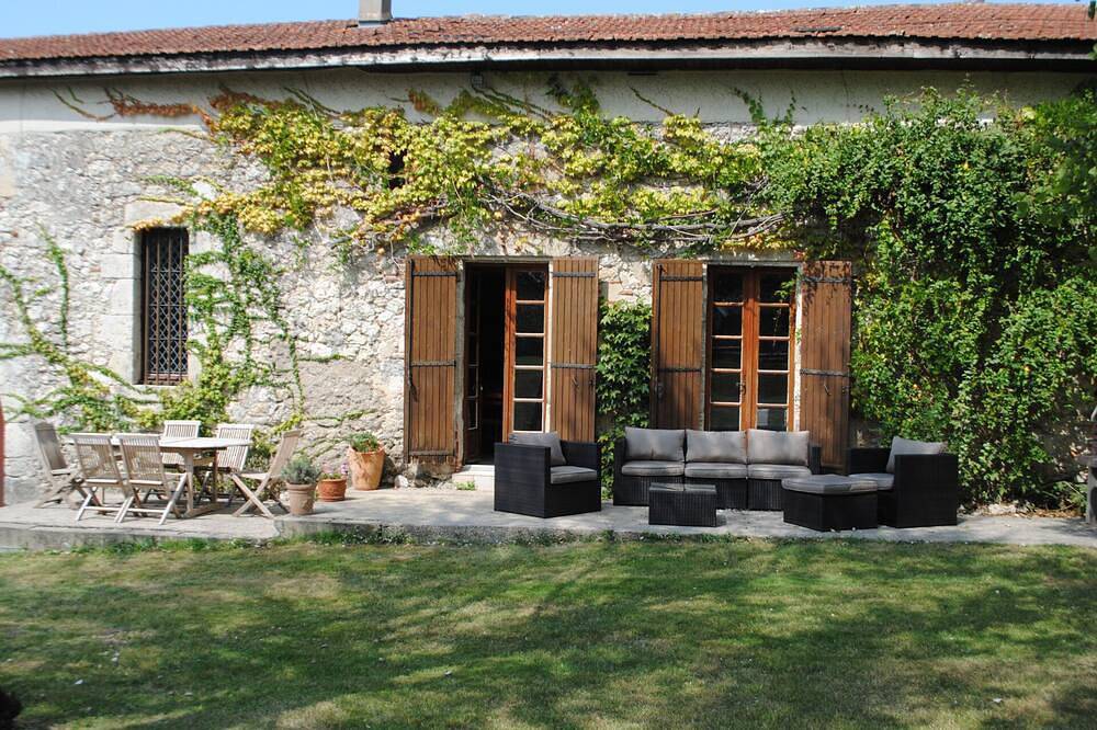 Das Drouant, ein Ferienhaus mit 3 Schlafzimmern in einer ehemaligen Scheune mit großem Gemeinschaftspool in Dolmayrac, Villeneuve-sur-Lot und Umgebung