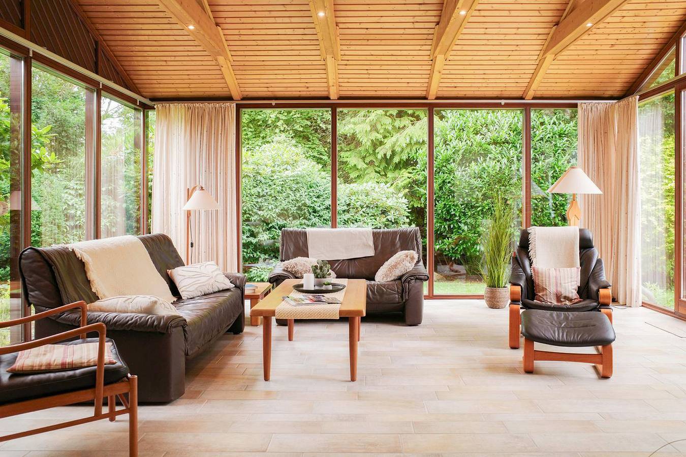 Aurich holiday home: garden, sunroom, fireplace in Aurich, Landkreis Aurich