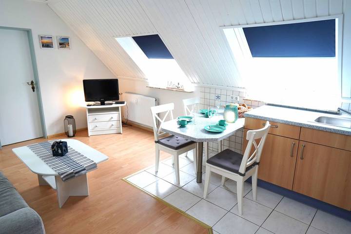 Ferienwohnung für 4 Personen, mit Garten und Ausblick in Dunum