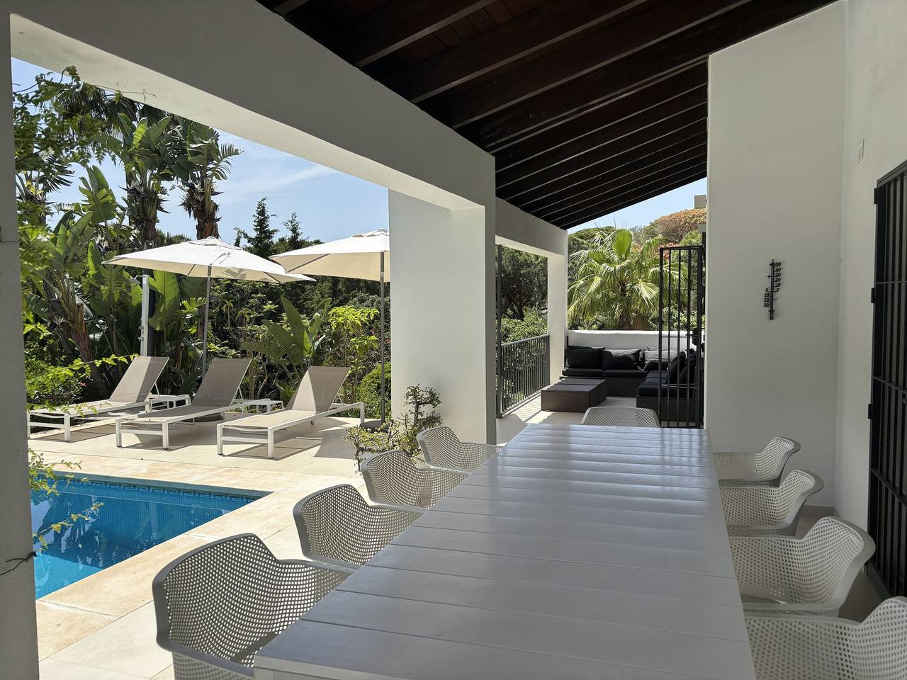 Stunning Marbella Villa for 10 with Private Pool and Lush Garden in Marbella Oost, Marbella