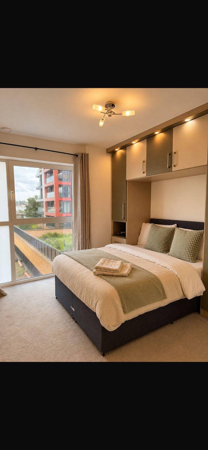 Entire holiday apartment, Southampton 2-Bed Apartment, Sleeps 4 with Balcony in Southampton, South East England
