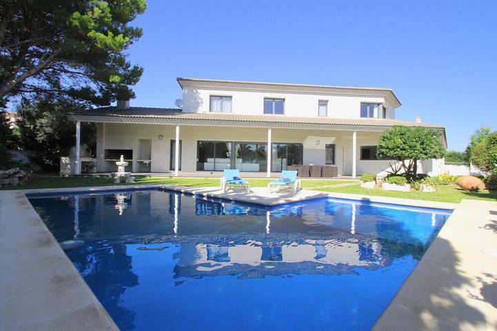 Villa for 8 people, with terrace and garden as well as pool - 1