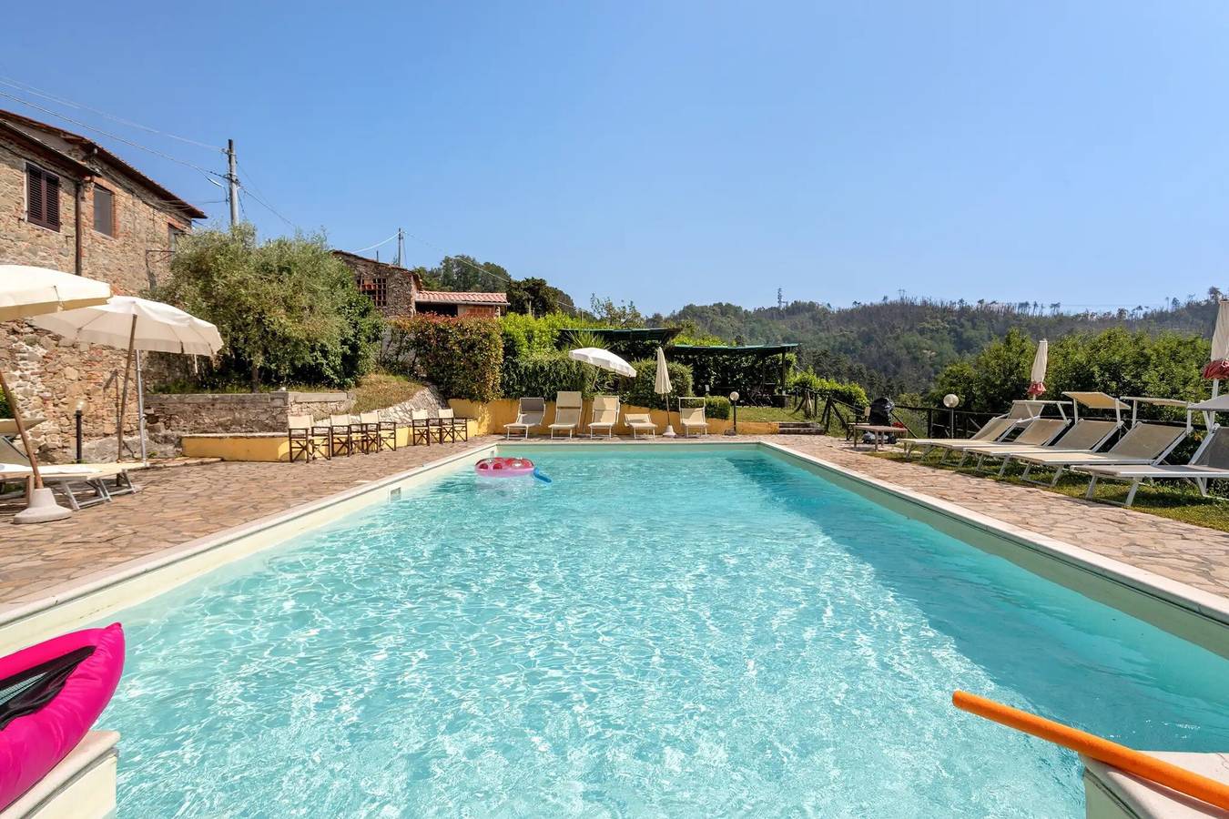 Appartamento intero, Appartamento 'Il Duca' con piscina condivisa e giardino condiviso in Massarosa, Riviera Toscana