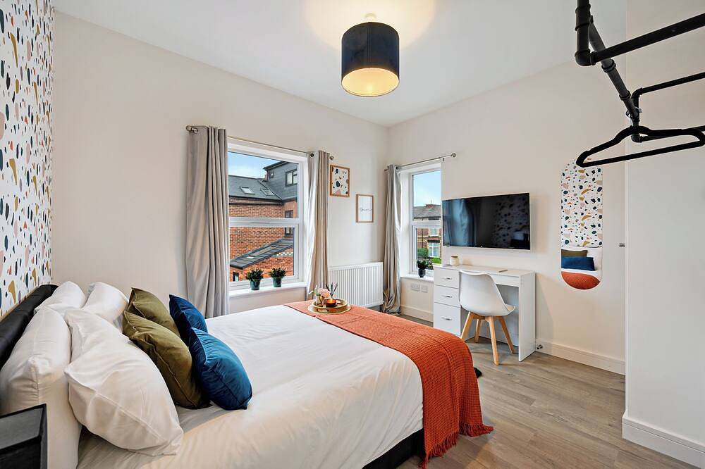 Modern family home, 2Br, Sofa bed, 3Ba, sleeps 6 in Stockport, Greater Manchester