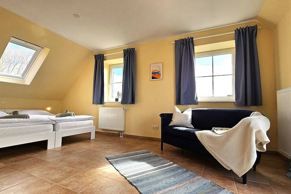 Ferienhaus Sandregenpfeifer mit Kamin, großem Garten & nahe Ostsee in Barendorf, Dassow