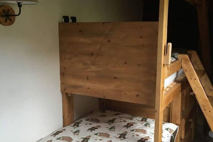 Almhütte, in der Nähe des Skigebiets, für 10 Personen, komplett renoviert. in Montgellafrey, Saint-François-Longchamp