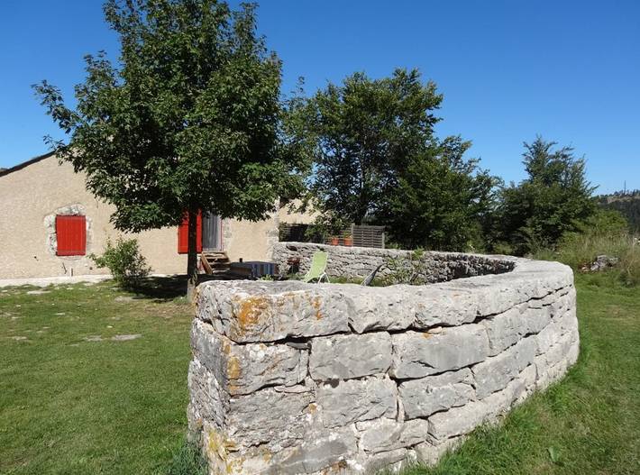 Gîte pour 2 personnes, avec terrasse et jardin, animaux acceptés à Quézac