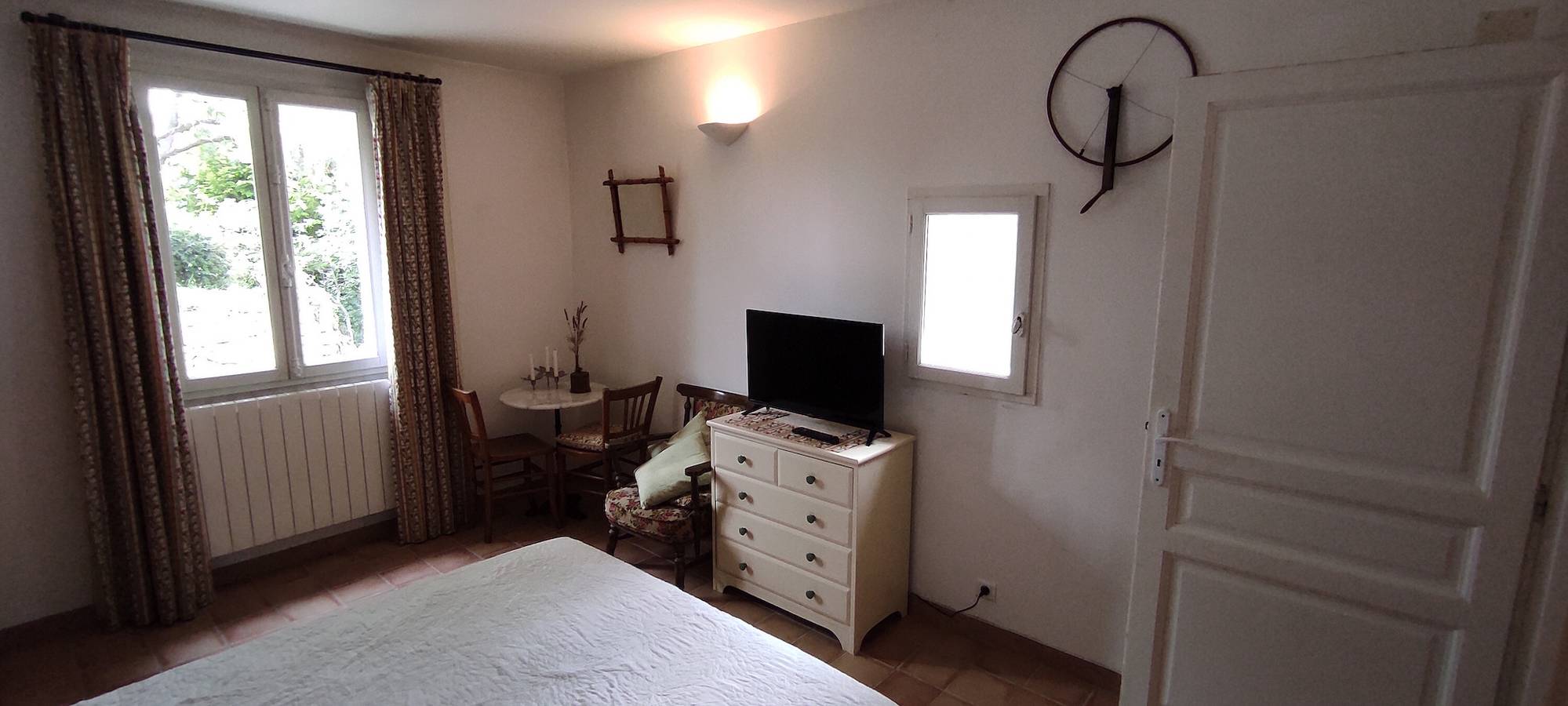 Cottage 'Gîte Genévrier' with Mountain View, Shared Pool and Wi-Fi in Entrechaux, Parc naturel régional du Mont-Ventoux