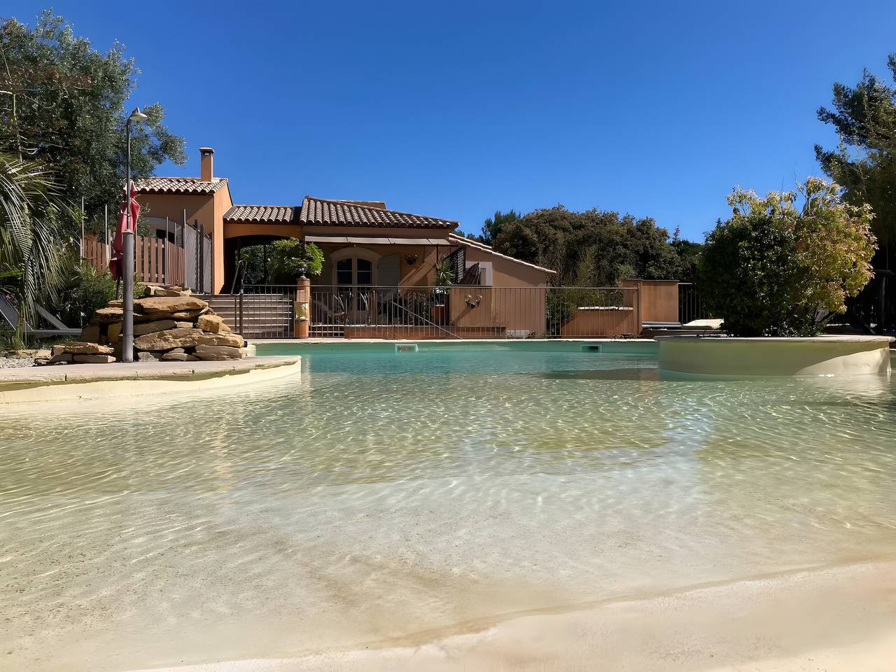 Appartement entier, Le Mas des Bouteillans « Le Chêne » avec Wi-Fi et climatisation in La Cadière-d'Azur, Côte méditerranéenne (France)