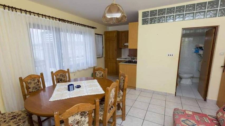 Apartament wakacyjny dla 8 osób, z balkon w Okrug Gornji