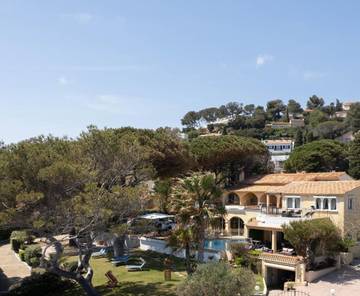 Gîte pour 2 personnes, avec piscine ainsi que vue et jardin, animaux acceptés dans Les Issambres