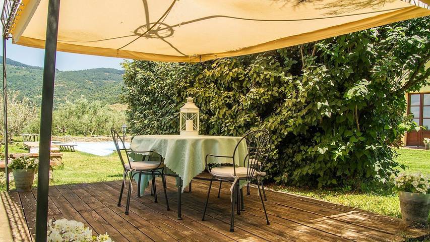 Ferieudlejning for 4 personer, med terrasse og have, husdyr tilladt i Cortona