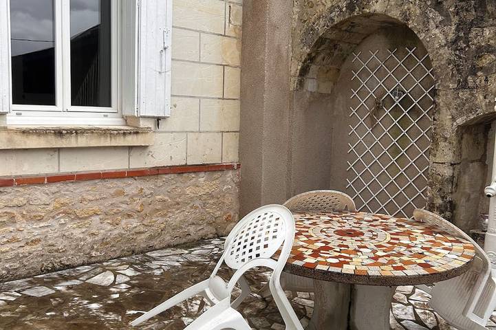Maison semi troglodyte et atypique in Loches, Région de Loches