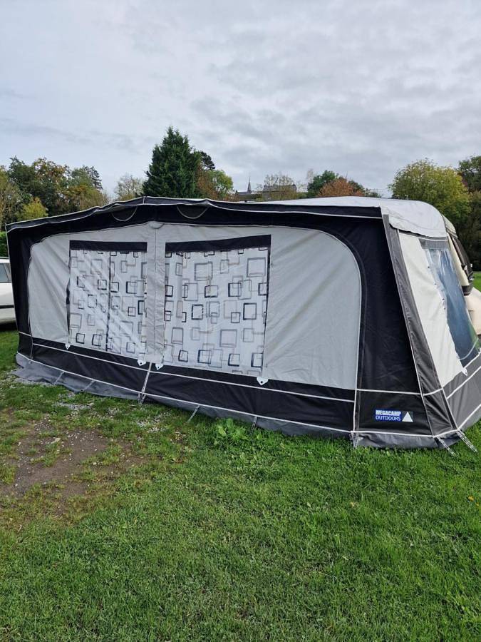 Camping pour 4 personnes, avec terrasse, animaux acceptés