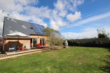 Gîte pour 6 personnes, avec terrasse et jardin à Les Moitiers-d'Allonne