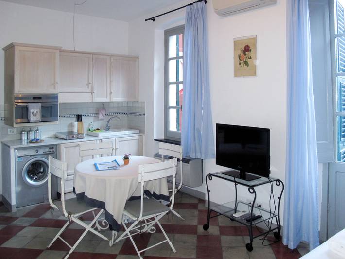 Ferienwohnung für 2 Personen, mit Balkon und Garten in Finalborgo