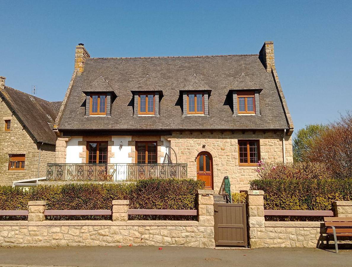 Three-Bedroom House in Ploubalay, Région de Dinan