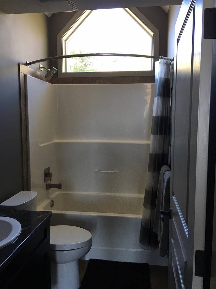 Cottage for 6 people, with pool and hot tub as well as garden in Central Okanagan