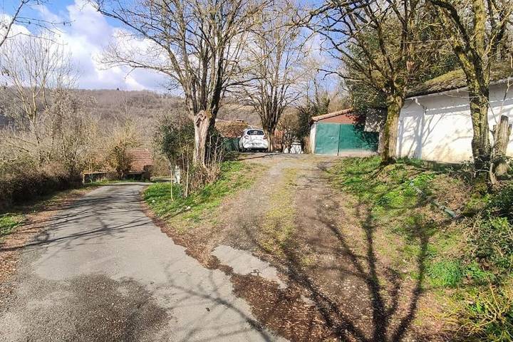 Location de vacances pour 4 personnes, avec Jacuzzi ainsi que Terrasse et Jardin à Curvalle - 2