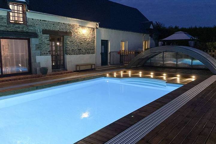 Gîte pour 6 personnes, avec terrasse et sauna ainsi que jardin et piscine