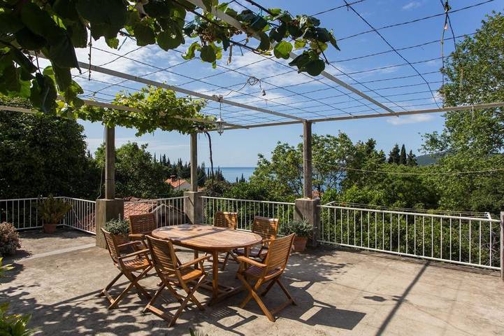 Ferienwohnung für 4 Personen, mit Meerblick und Balkon in Brsecine