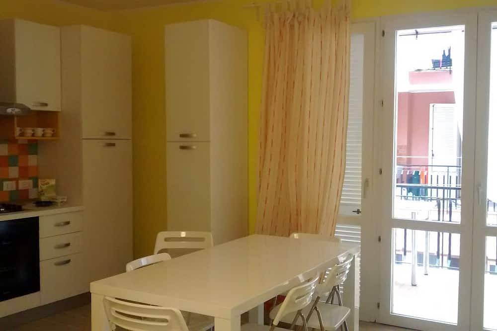 Entire apartment, Pretty studio near the sea in Letojanni, Messina Province