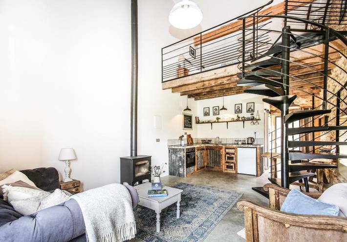 Gîte pour 3 personnes, avec piscine ainsi que terrasse et jardin à Marsalès