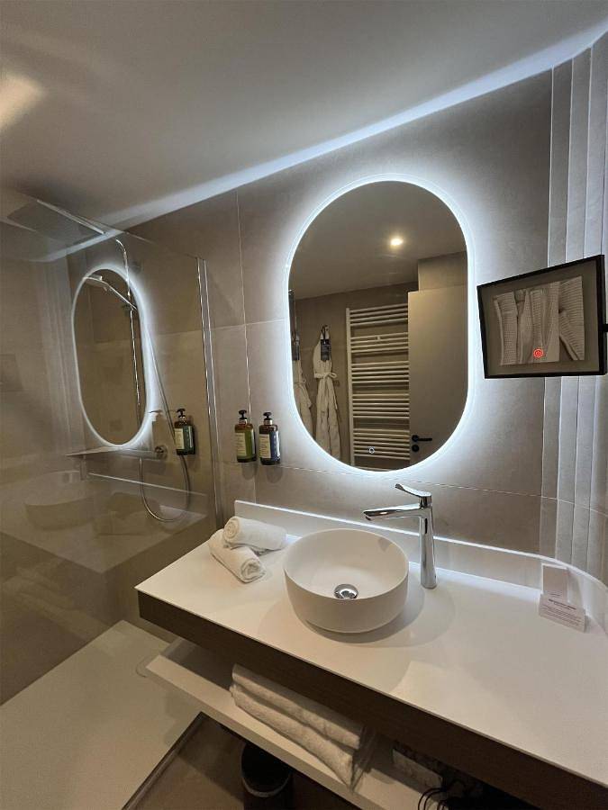 Hôtel pour 2 personnes, avec piscine et sauna ainsi que jacuzzi et terrasse