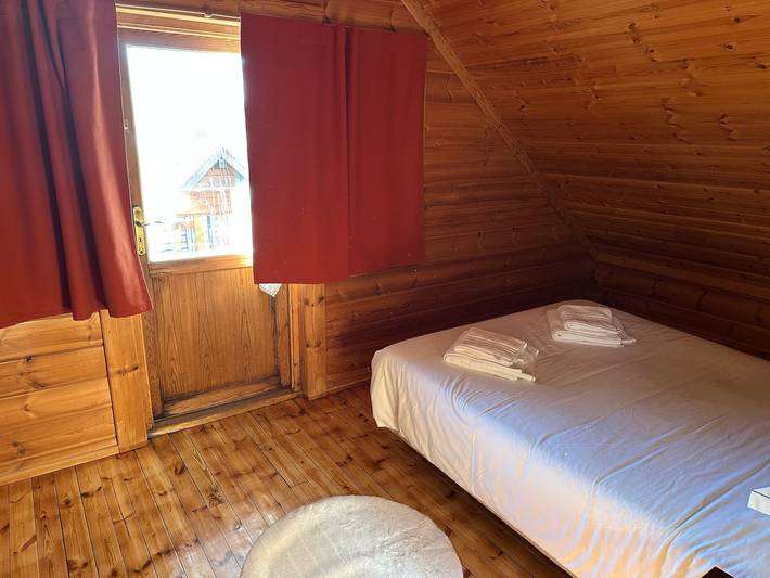 Chalet 'Star Mountain  - Al Najm' avec vue sur la montagne, Wi-Fi et climatisation in Cortes do Meio, Serra da Estrela