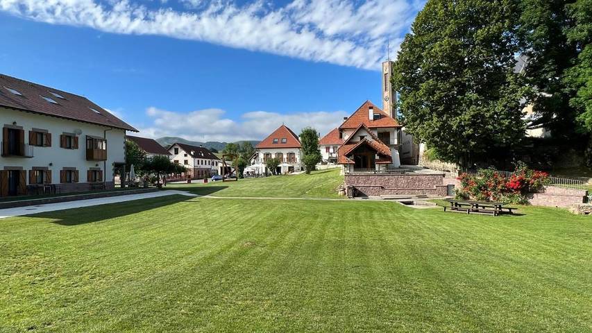 Hotel para 2 personas, con jardín además de terraza y vistas en Pirineo Navarro - 2