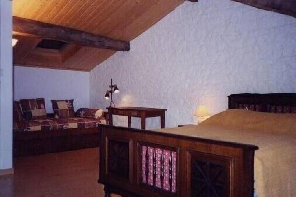 Petit gîte 3 épis à Ruisseau, au coeur du Poitou-Charentes. Ouvert toute l'année in Lezay, Région de Niort