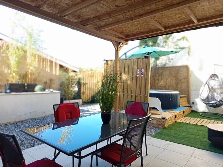 Gîte pour 5 personnes, avec Jacuzzi et Terrasse ainsi que Jardin et Vue à Cransac - 2