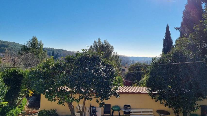Appartement de vacances pour 4 personnes, avec Terrasse ainsi que Piscine et Vue à La Valette-du-Var
