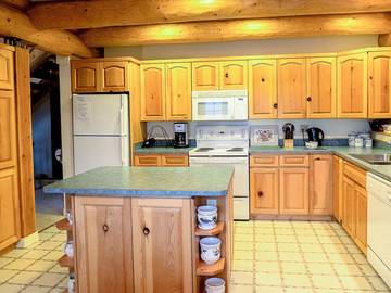 Log Cabin for 8 People in Canadian Rocky Mountains, British Columbia, Photo 2