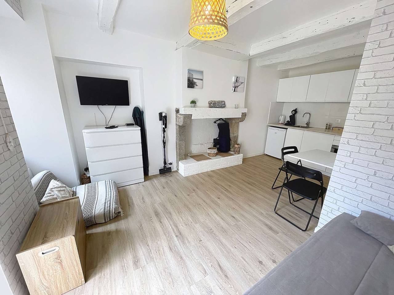 Estudio entero, Encantador estudio nuevo con terraza - admite mascotas, Wi-Fi gratis in Granville, Côte de la Déroute