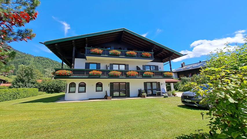 Ferienwohnung für 3 Personen, mit Balkon und Terrasse sowie Garten und Sauna in Reit im Winkl