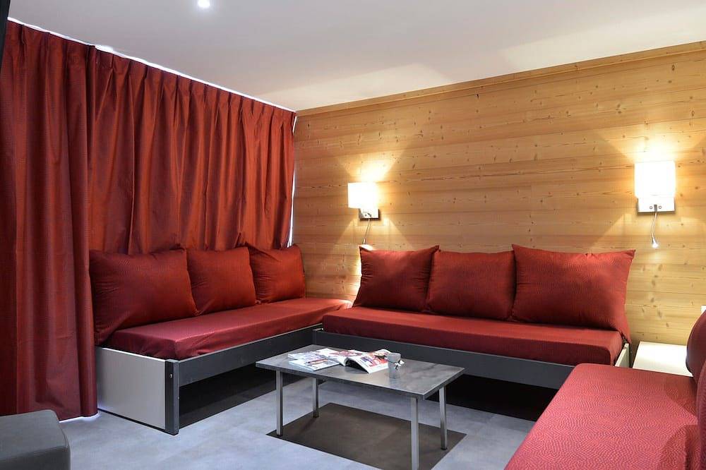 Entire apartment, Renovated apartment, central location, balcony, pets allowed in La Plagne, La Plagne-Tarentaise