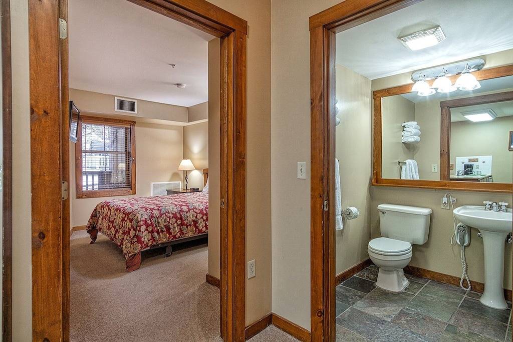 Ganze Wohnung, Rimfire 160: Walking Distance to shops, restaurants, Starbucks 1 Br Sleeps 4 in Snowshoe, Greenbrier River