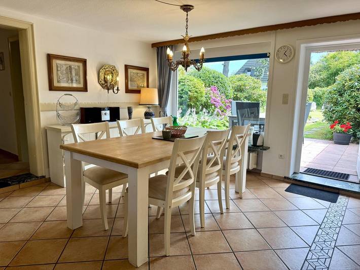 Ganze Wohnung, Friesische 4-Zimmer Ferienwohnung für 6 Personen, strandnah in Westerland in Westerland, Sylt (Gemeinde)
