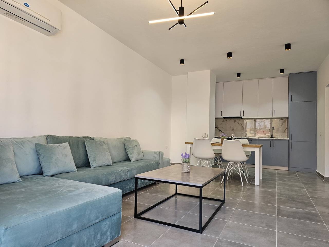 Cały apartament, Apartament wakacyjny dla 3 osób z balkon in Saranda, Wlora
