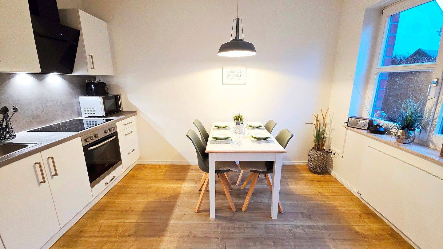Ganze Wohnung, Ostsee Ferienwohnung Sprotte in 1. Reihe und mit Garten am Schönberger Strand in Schönberg, Südliche Ostseeküste