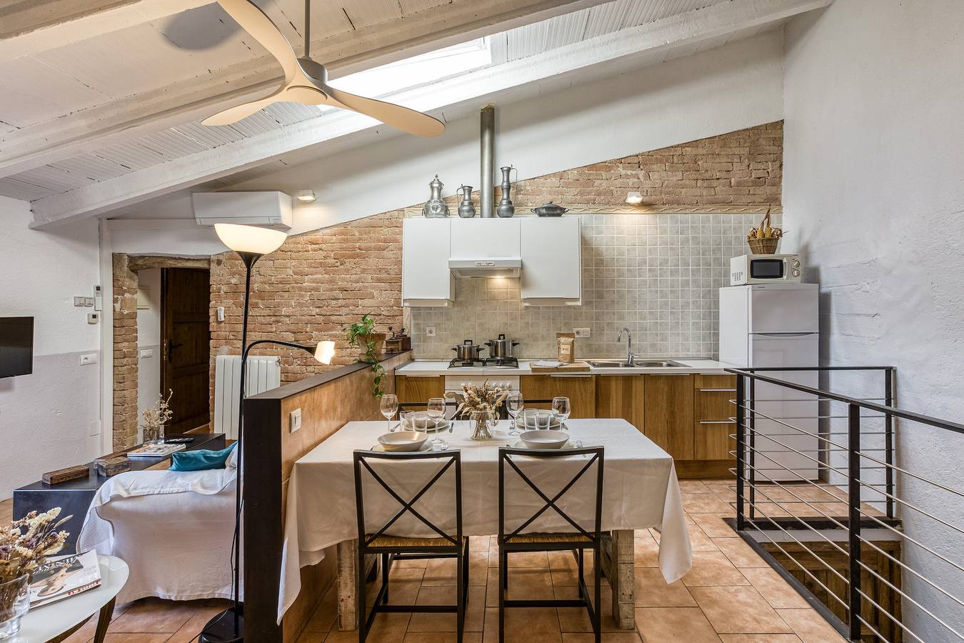 Apartamento entero, Apartamento 'Mas Tarres L'acacia Only Adults' con vistas a la montaña, Wi-Fi y aire acondicionado. in Madremaña, Gironés