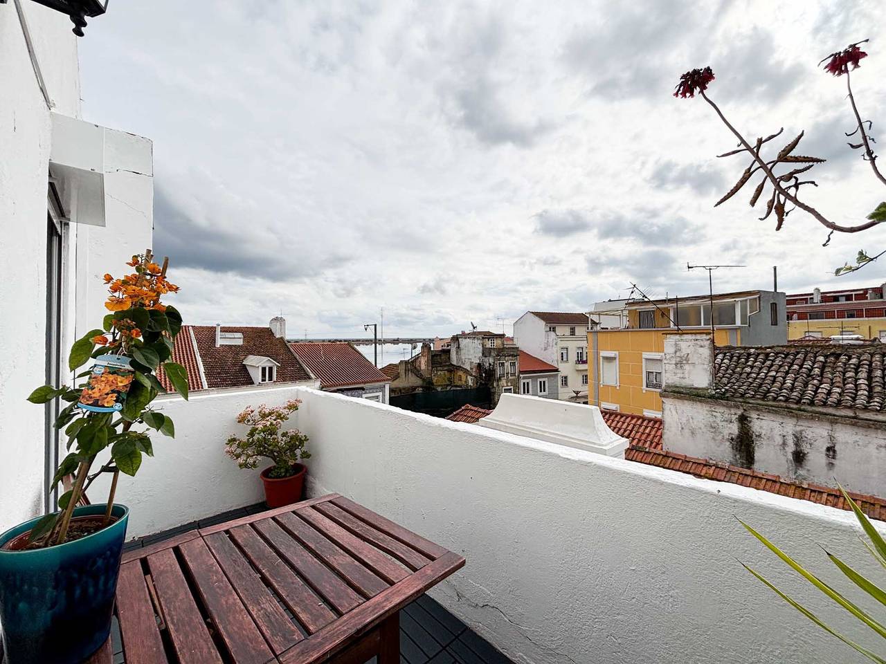 Ganze Wohnung, Apartment 'Pássaro' mit Balkon und Wlan in Vila Franca de Xira, Rio Tejo