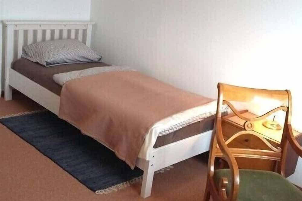 Ganze Wohnung, Frisch renovierte 4-Zimmer-Wohnung mit Weitblick vom Ortsteil Eyb bis zur Altstadt Ansbachs in Ansbach, Romantische Straße
