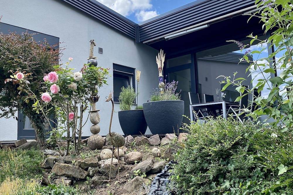 „Ferienhaus Ilse“ Schönes renoviertes Ferienhaus mit großem Garten und Terrasse in Püttlingen, Saarbrücken & Umgebung