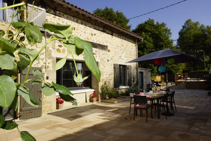 Gîte pour 6 personnes, avec piscine à Berneuil (Bellac)