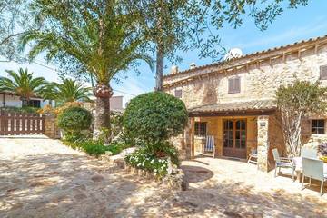Finca für 6 Personen, mit Garten in Cala Llombards