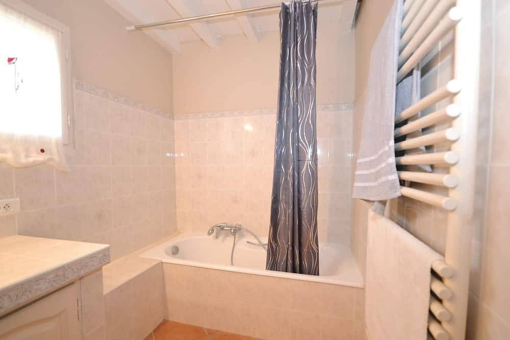 Amazing home in St Martin De castillon in Saint-Martin-de-Castillon, Parc naturel régional du Luberon