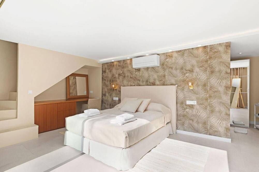 Stunning and modern 5 bed villa in Portals in Portals Nous, Calvià